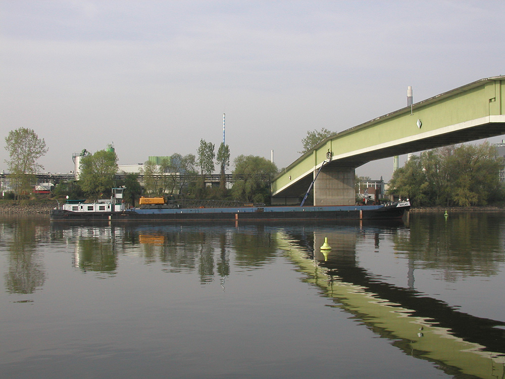Instandsetzung der im Leichtbetonvorspannverfahren hergestellten Rheinbrücke im Industriepark Kalle-Albert in Wiesbaden.